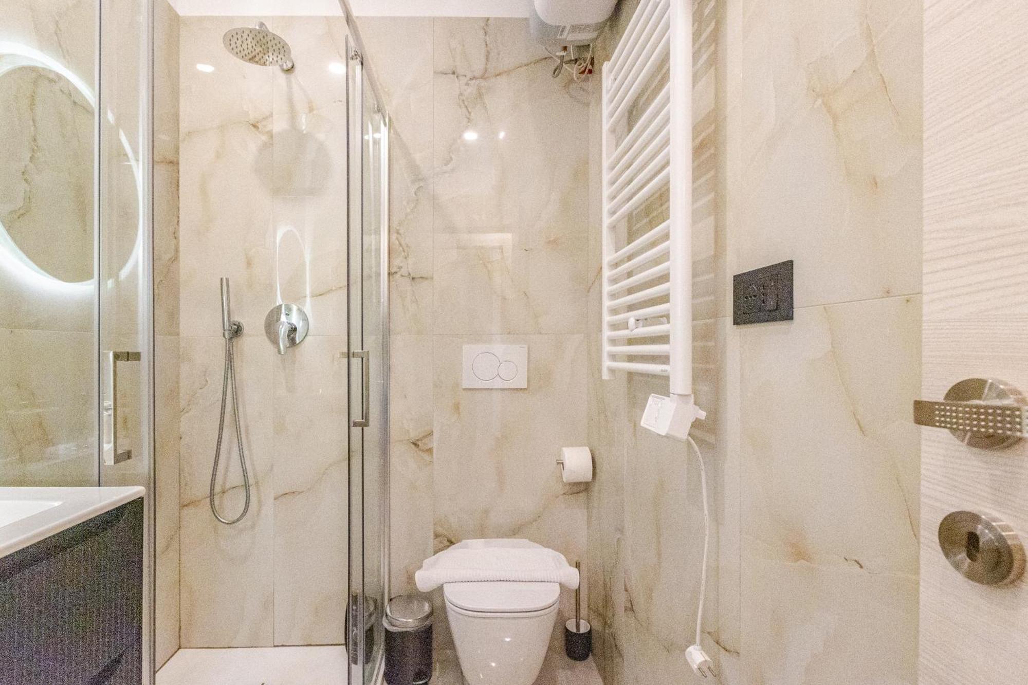 Teatro Romano Suites - Isabella ตรีเอสเต ภายนอก รูปภาพ