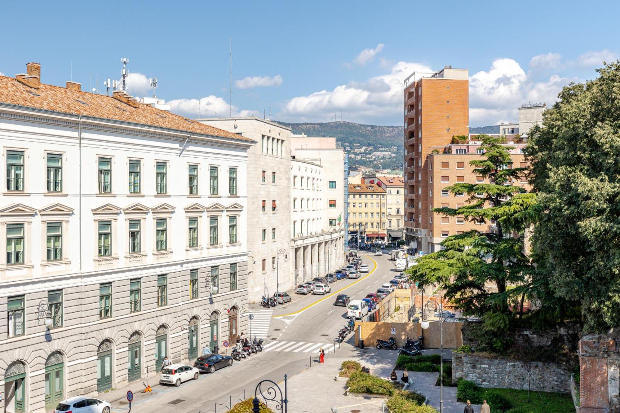 Teatro Romano Suites - Isabella ตรีเอสเต ภายนอก รูปภาพ